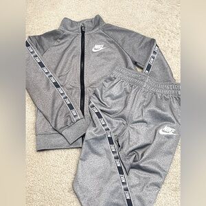 Toddler Girls Gray Nike Track Set Size 4T
